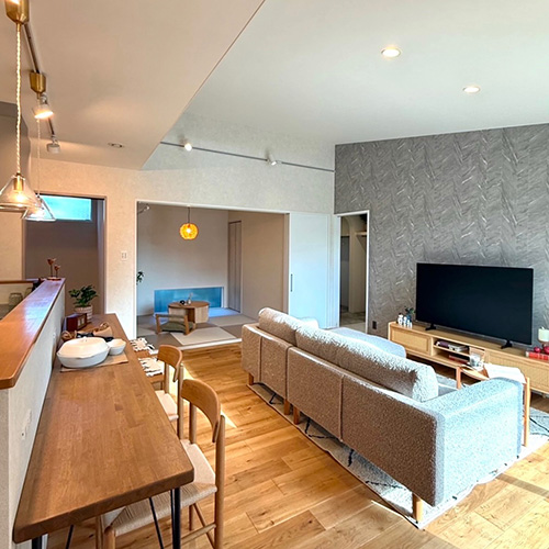 【 新築見学会インテリアコーディネート 】オカヤ工務店さんの物件にて、家具や雑貨などのインテリアコーディネートをさせていたただきました。『いつまでも新鮮、夫婦仲良く暮らす平屋のおうち』完成見学会