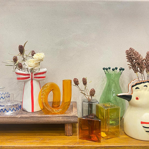 【 商品紹介 】こんにちは、CASAダイワロイネット店です。花器がたくさん入荷しました。画像の他にも種類がございますので、お立ち寄りいただき、お気に入りを見つけてください。