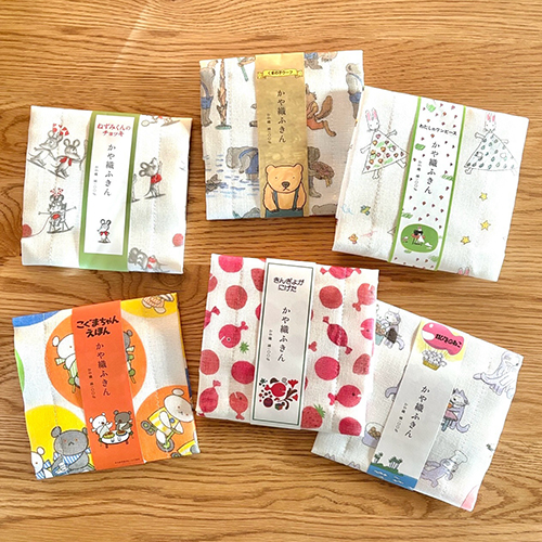 【 商品紹介 】こんにちは、CASA中之島本店です。人気商品をご紹介。何十年も読まれ続ける日本の名作絵本中川政七商店の看板商品「かや織ふきん」世代を超えて愛されるコラボレーション!