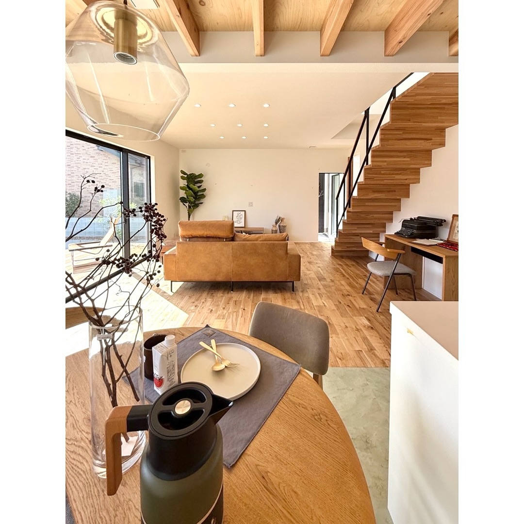 ノスタルジーに溶け込む塗り壁の家