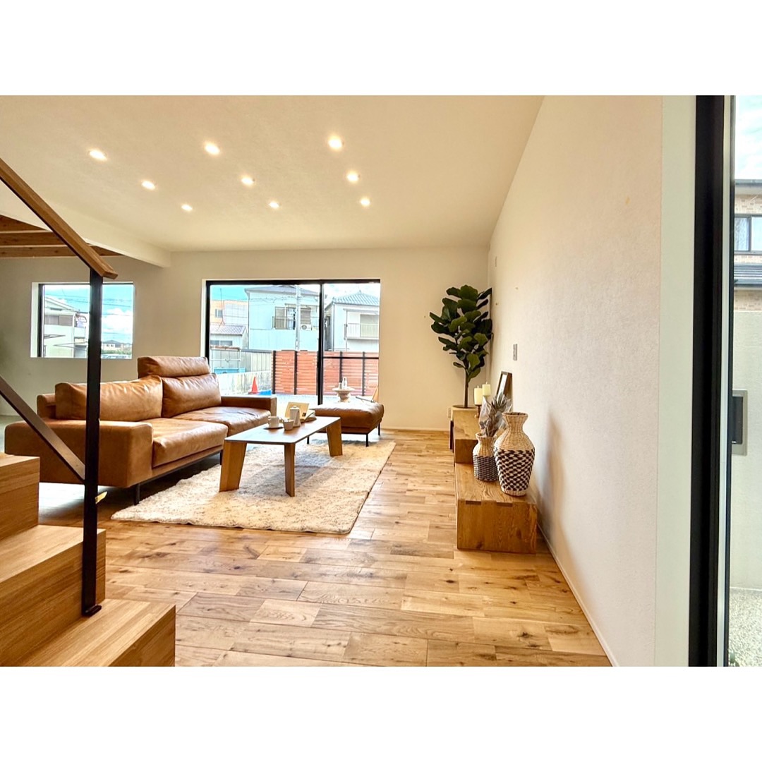 ノスタルジーに溶け込む塗り壁の家