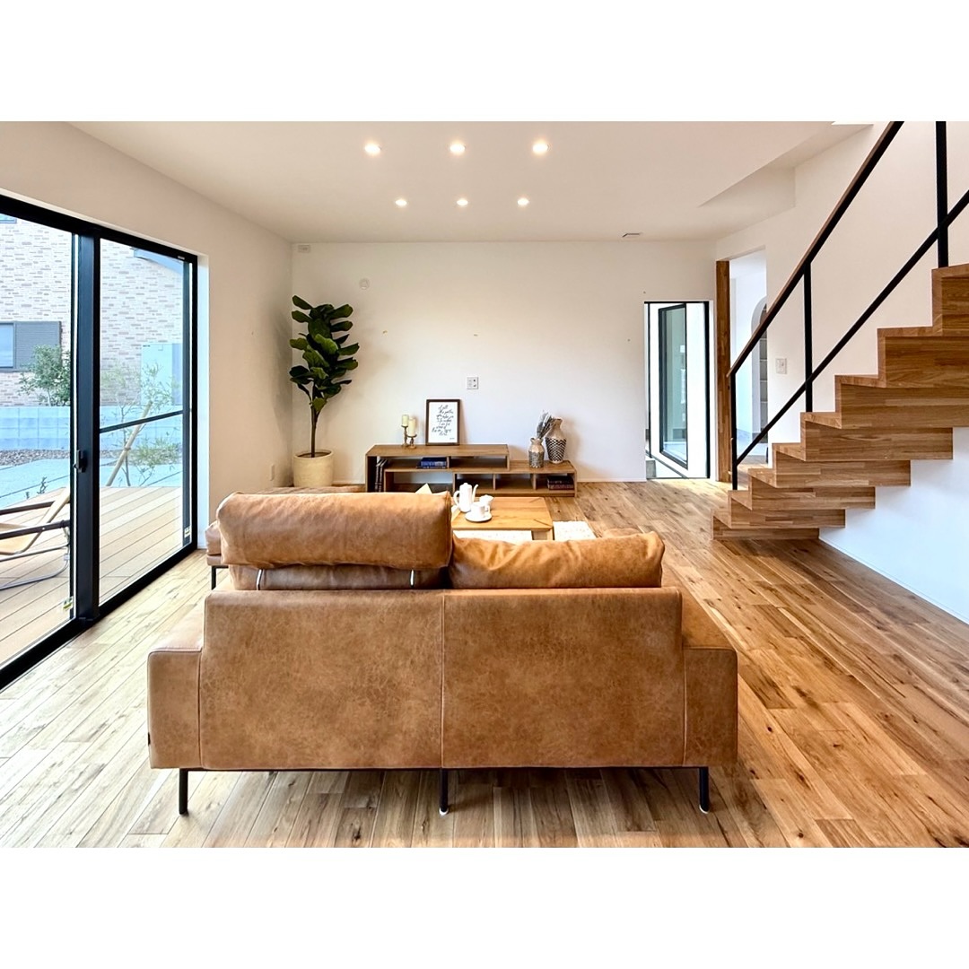 ノスタルジーに溶け込む塗り壁の家