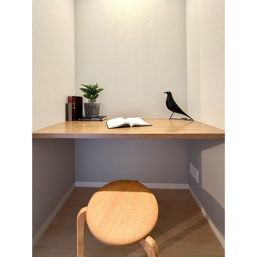 斬新なデザインが映える白い平屋