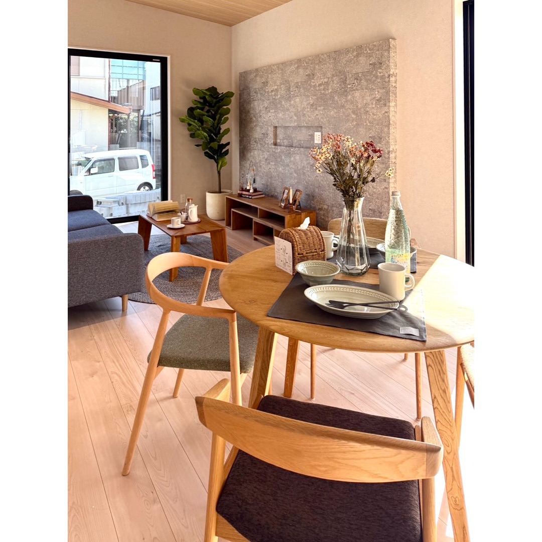 斬新なデザインが映える白い平屋