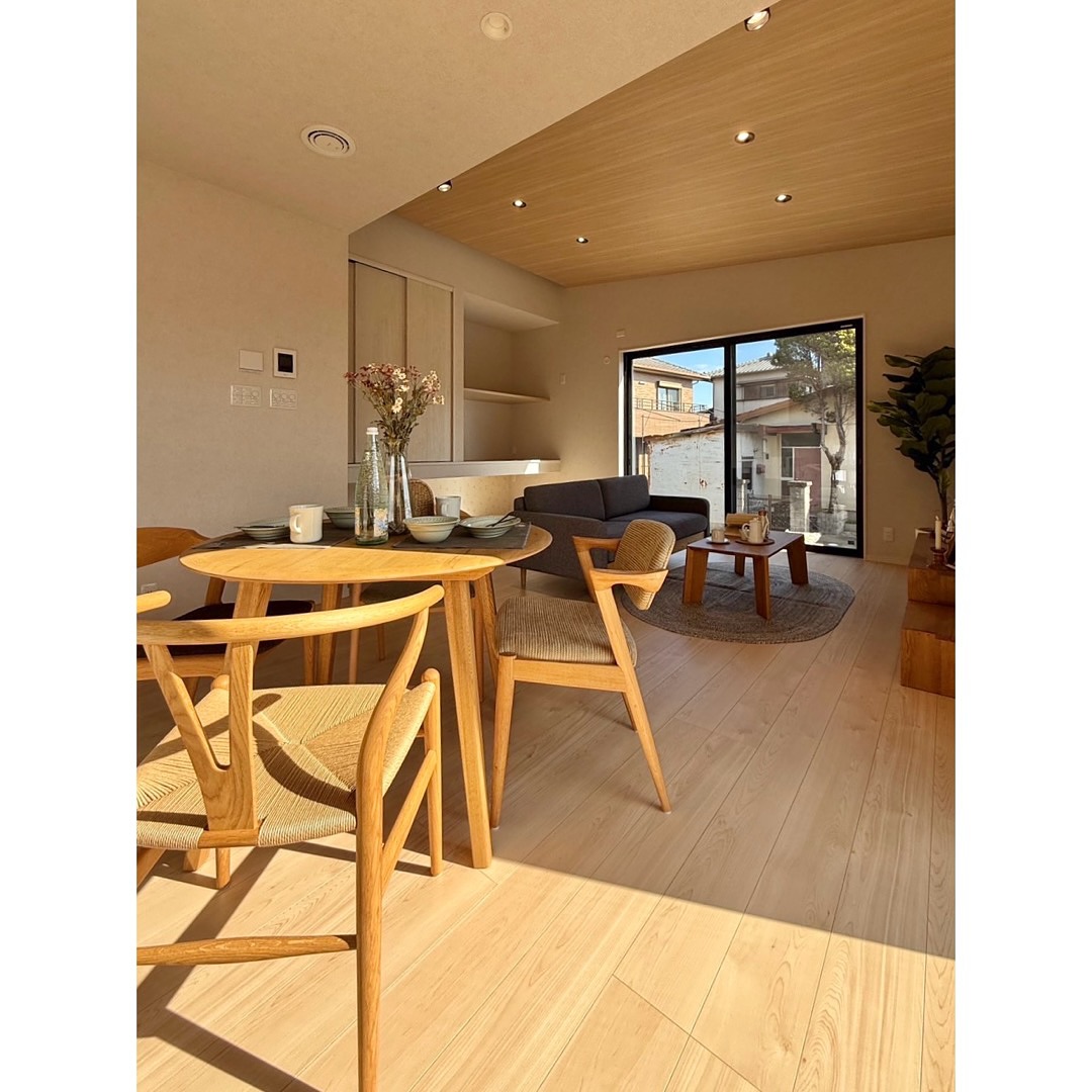 斬新なデザインが映える白い平屋