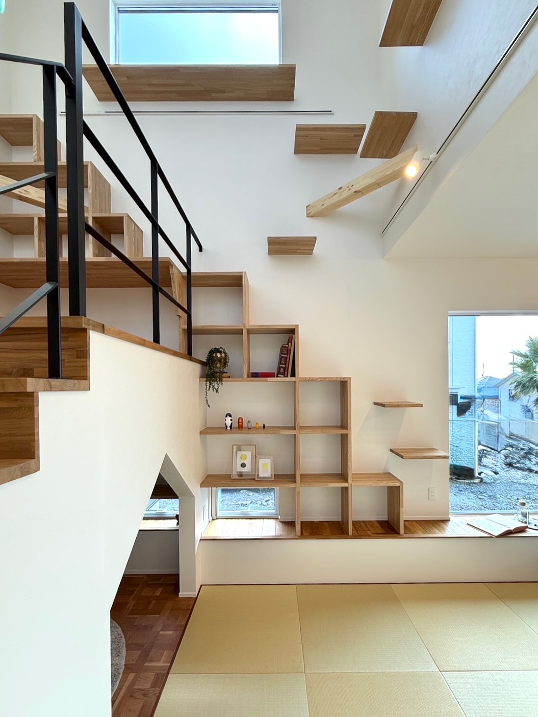 吹き抜け×ダウンリビング 立体構成の半平屋