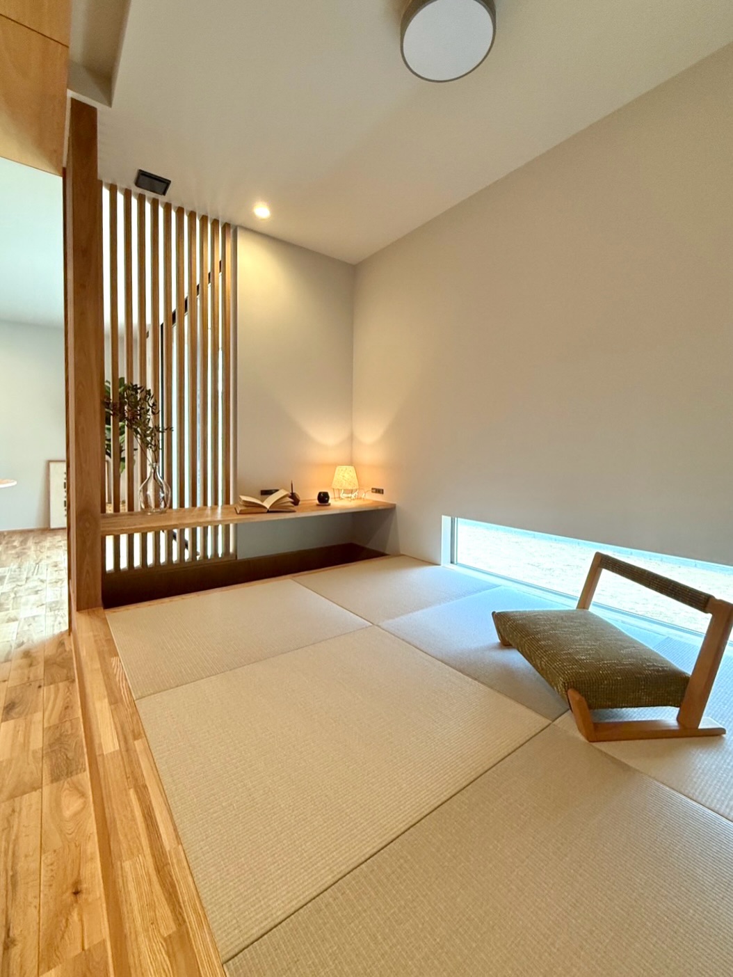 趣味と暮らせるインナーガレージの平屋