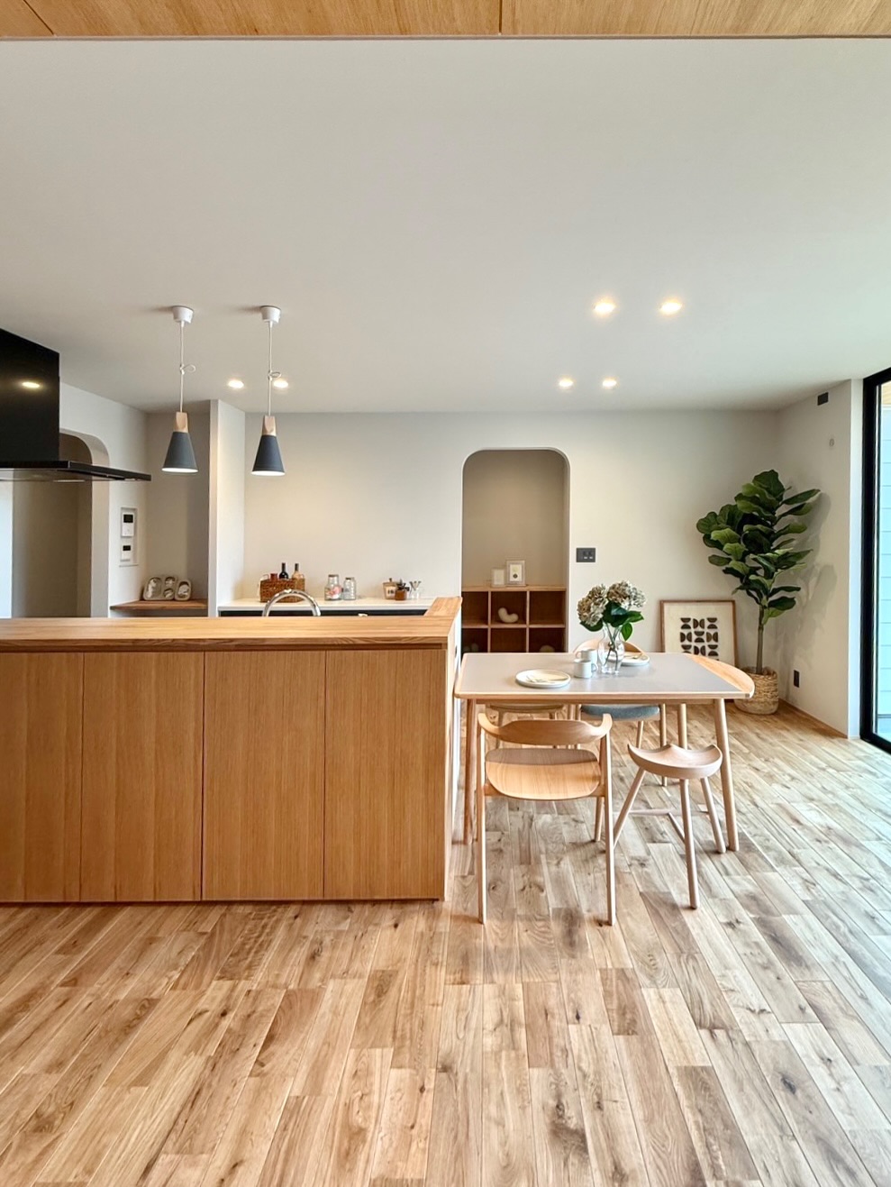 趣味と暮らせるインナーガレージの平屋